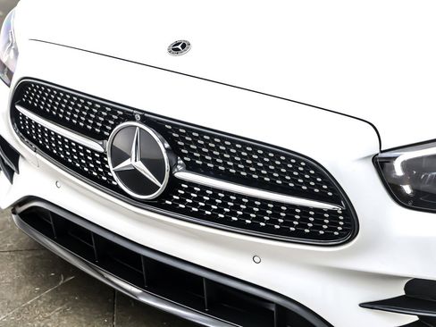 Used 2022 Mercedes-Benz E 350 Sedan w/ AMG Line Exterior image 14