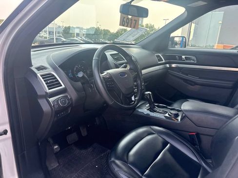 Used 2019 Ford Explorer XLT w/ Equipment Group 202A AWD/4WD image 10