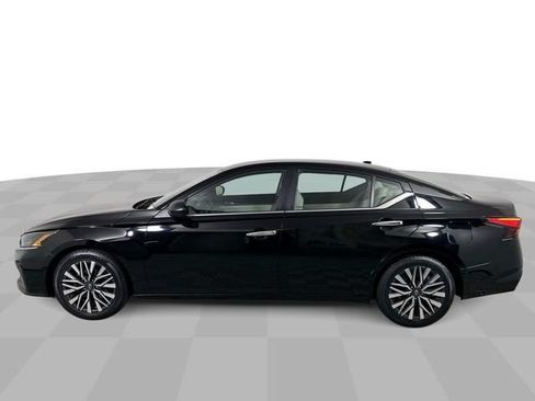 Used 2025 Nissan Altima 2.5 SV FWD image 5