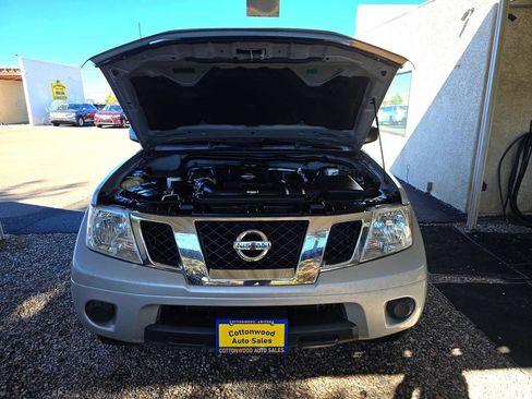 Used 2019 Nissan Frontier SV image 11