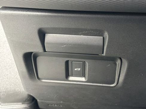 Used 2024 Land Rover Discovery Sport Dynamic SE image 24