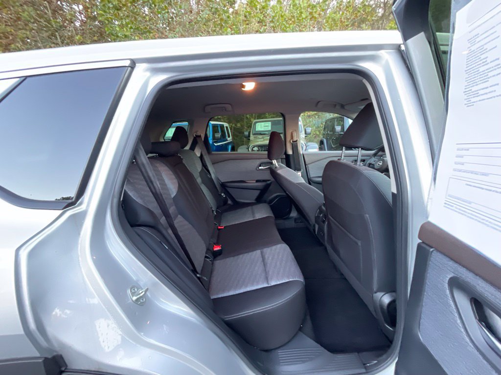 Used 2023 Nissan Rogue SV AWD/4WD image 24