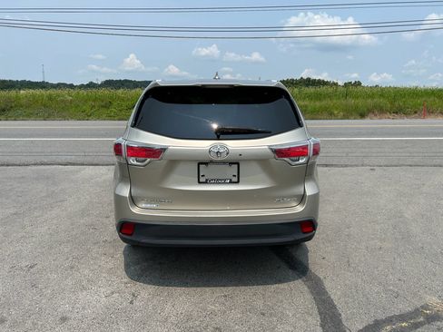 Used 2014 Toyota Highlander XLE AWD/4WD image 7