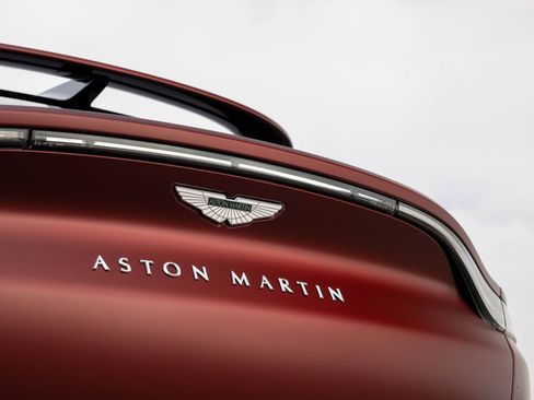 Used 2021 Aston Martin DBX image 25
