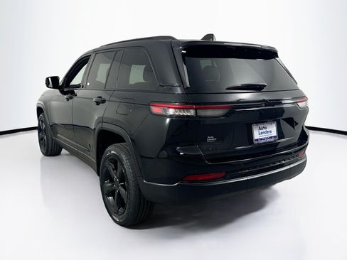 Used 2023 Jeep Grand Cherokee Altitude AWD/4WD image 7