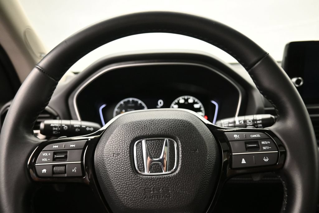 Used 2025 Honda Pilot Touring image 10
