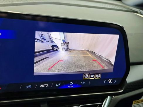 New 2026 Chevrolet Equinox EV LT image 18