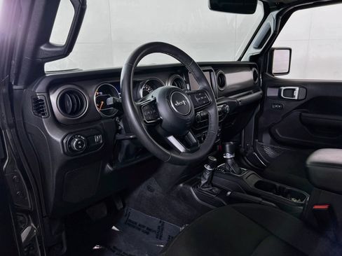 Used 2023 Jeep Gladiator Sport AWD/4WD image 9
