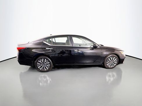 Used 2023 Nissan Altima 2.5 SV FWD image 11