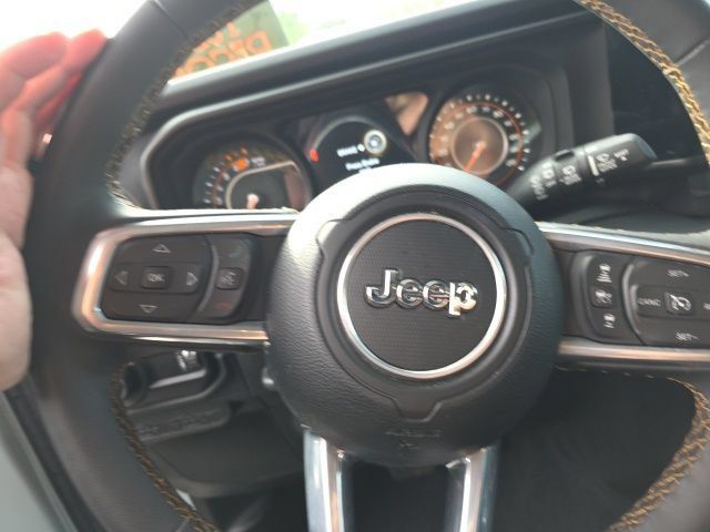 Used 2024 Jeep Wrangler Unlimited Sahara w/ Technology Group AWD/4WD image 13