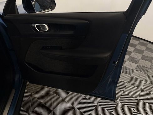 Used 2023 Volvo XC40 Recharge Plus image 33