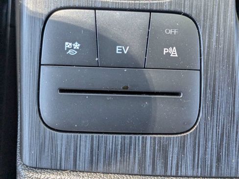 Used 2022 Ford Escape Titanium w/ Class II Trailer Tow Package FWD image 29