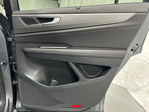 Used 2025 Volkswagen Atlas Cross Sport SE image 53