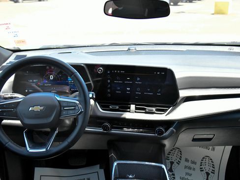 Used 2025 Chevrolet Equinox LT FWD image 38
