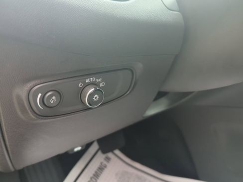 Used 2023 Chevrolet Equinox LS image 29