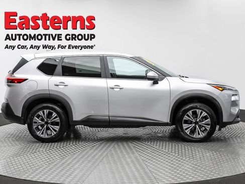 Used 2023 Nissan Rogue SV image 4