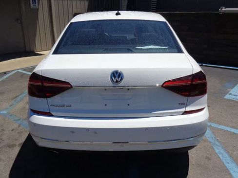 Used 2018 Volkswagen Passat 2.0T SE FWD image 7