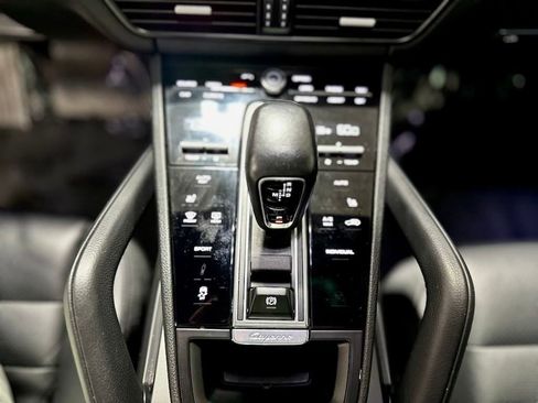 Used 2021 Porsche Cayenne w/ Driver Memory Package image 56