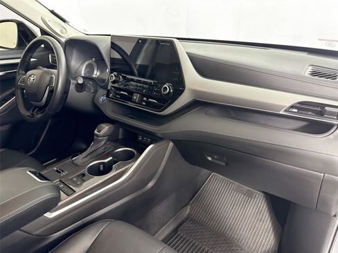 Used 2022 Toyota Highlander Platinum FWD image 46
