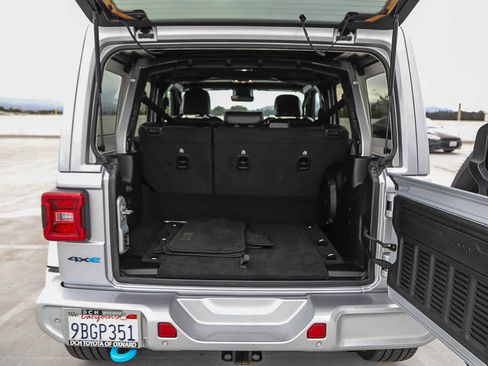 Used 2022 Jeep Wrangler Unlimited Sahara image 25