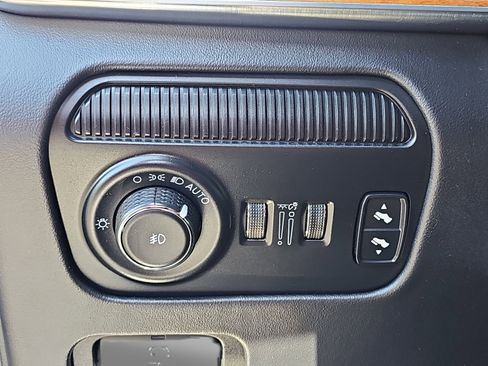 Used 2022 Jeep Grand Wagoneer Series III w/ Rear Seat Video Group 1 AWD/4WD image 15
