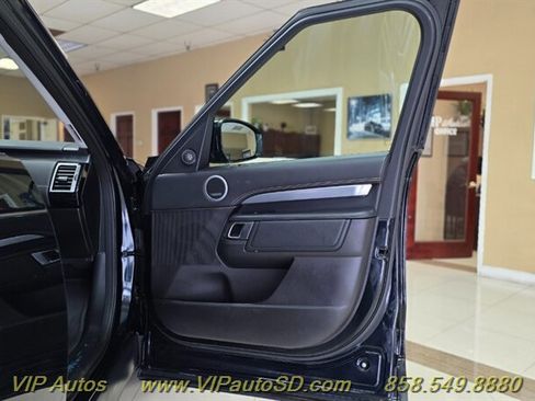 Used 2017 Land Rover Discovery First Edition image 15