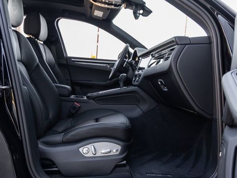 New 2026 Porsche Macan image 42