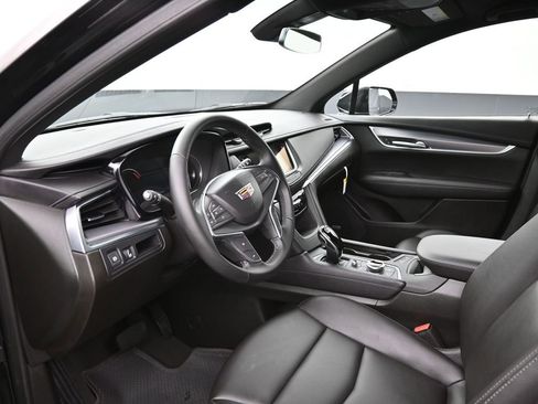 Used 2025 Cadillac XT5 Luxury image 16