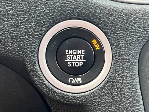 Used 2017 Dodge Charger R/T RWD image 29