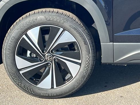 New 2026 Volkswagen Taos SE AWD/4WD image 9