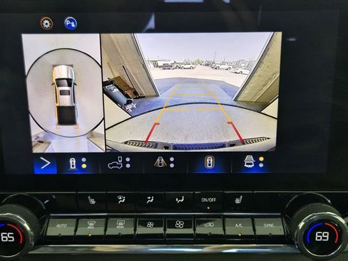 Used 2024 Chevrolet Colorado ZR2 w/ Technology Package image 18