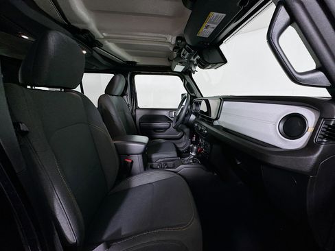Used 2025 Jeep Wrangler Willys AWD/4WD image 29