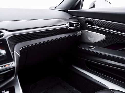 Used 2025 Aston Martin Vanquish RWD image 71