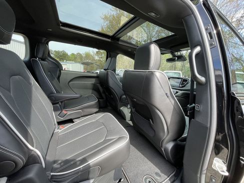New 2026 Chrysler Pacifica Limited image 44