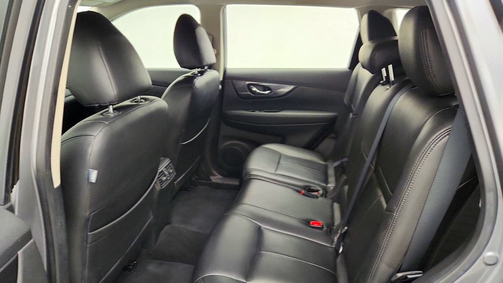 Used 2017 Nissan Rogue S FWD image 19