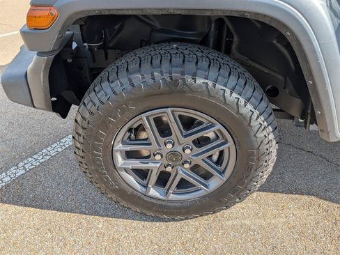 Used 2024 Jeep Wrangler Sport S image 30