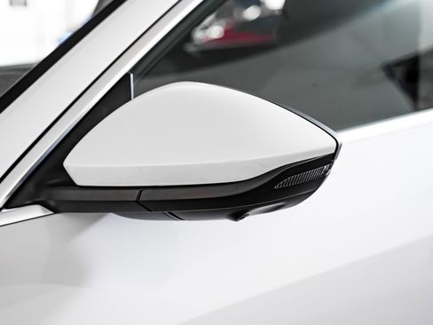 Used 2024 Audi Q8 e-tron Premium Plus image 27