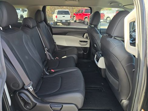 Used 2024 Kia Carnival LX image 26