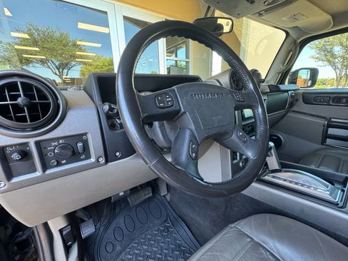 Used 2003 HUMMER H2 w/ Preferred Equipment Group image 19