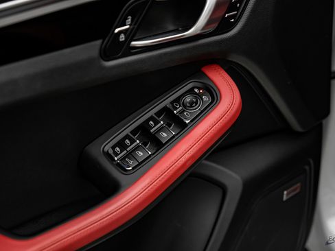 Used 2021 Porsche Macan AWD/4WD image 81