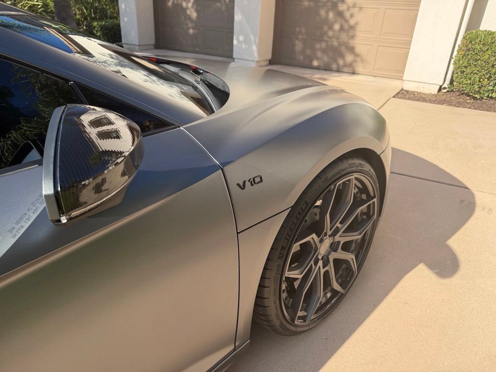 Used 2017 Audi R8 V10 w/ Carbon Exterior Package AWD/4WD image 17