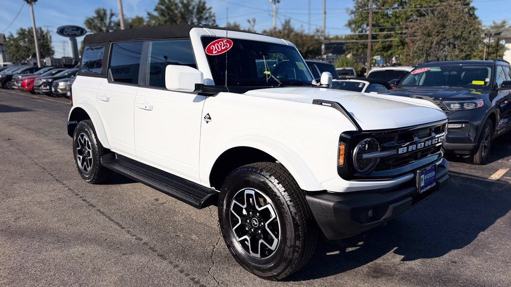 Used 2025 Ford Bronco Outer Banks AWD/4WD image 10