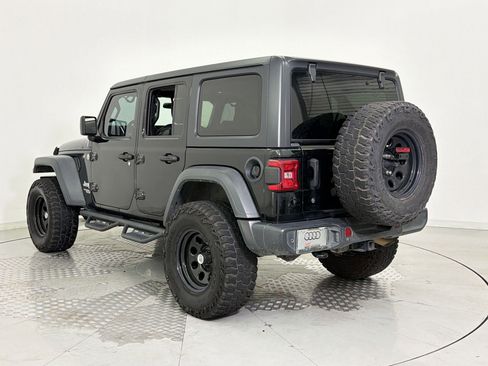 Used 2018 Jeep Wrangler Unlimited Sport S AWD/4WD image 3