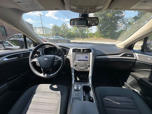 Used 2020 Ford Fusion SE FWD image 27