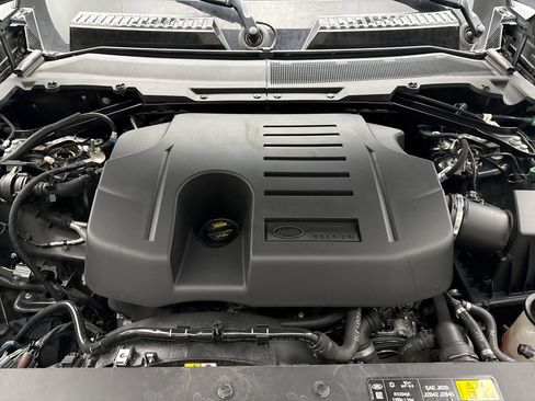 Used 2023 Land Rover Defender 130 SE image 25