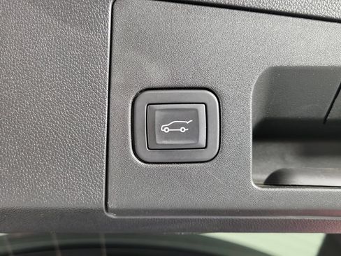 Used 2025 Cadillac XT4 Premium Luxury FWD image 8