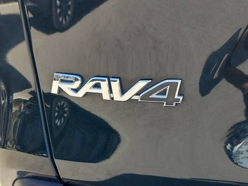 Used 2022 Toyota RAV4 LE AWD/4WD image 28