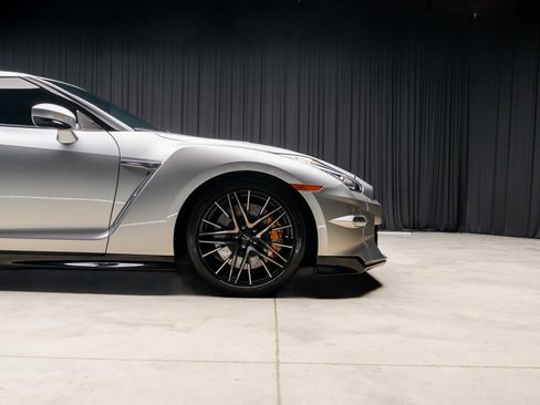 Used 2024 Nissan GT-R Premium w/ Floor Mat Package image 25