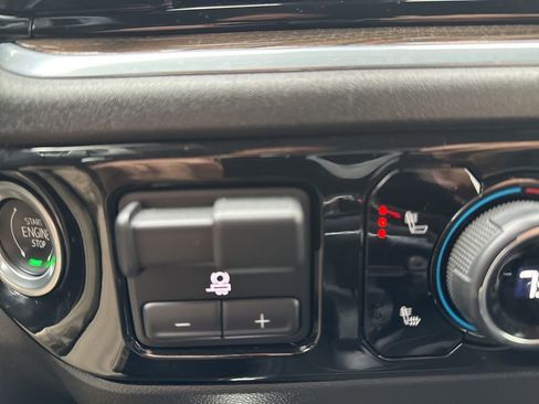 Used 2022 Chevrolet Silverado 1500 LT Trail Boss w/ LT Trail Boss Premium Package image 16