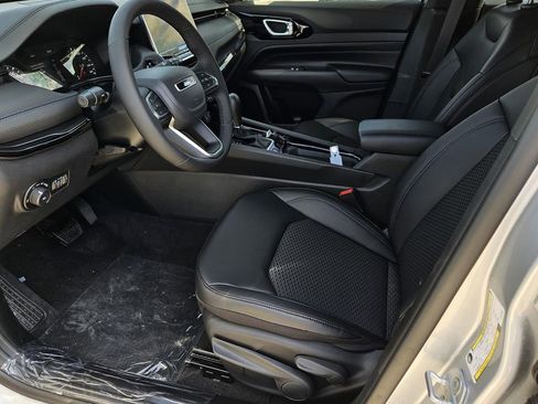 New 2026 Jeep Compass Latitude image 14